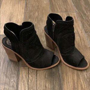 NWOT Vince Camuto Karinta Peep Toe Booties